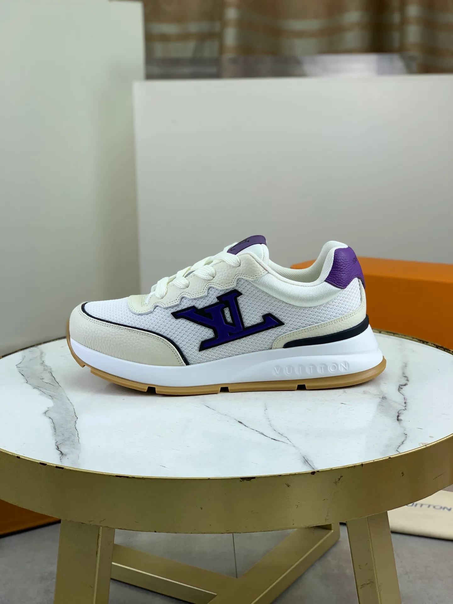 Factory price P700 💶 Top version [LOUIS VUITTON] Couple 🧑‍🤝‍🧑 Craftsman style Counter series (original order) New style 🍀LV Louis Vuitton - top version LV classic high-top trendy shoes! Made of imported original craft calfskin, original breathable lining, and original wear-resistant, lightweight, high-end TPU outsole! High quality products! 4️⃣ colors available, size: female 35-39, male 39-44 (female 40, male 45 46 customized)